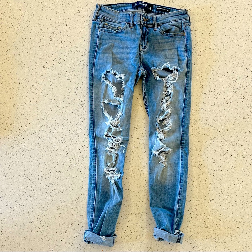 HOLLISTER Distressed Jeans 👖